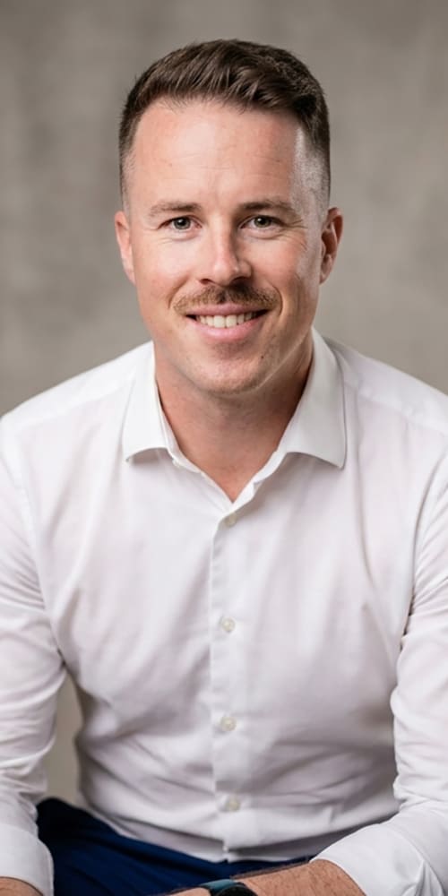 Portrait d'Adrien Brousset fondateur de l'entreprise Octee - marketing digital